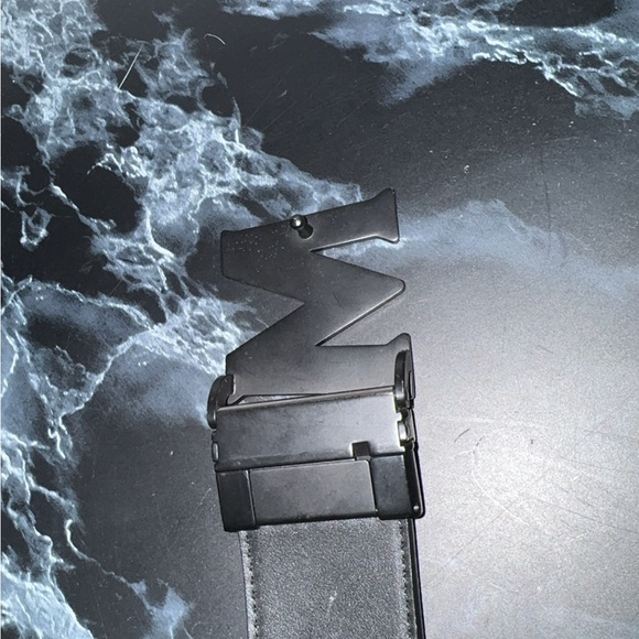 MCM Men's Claus Reversible Leather Belt Black & Silver AUTHENTIC - Picture 3 of 9